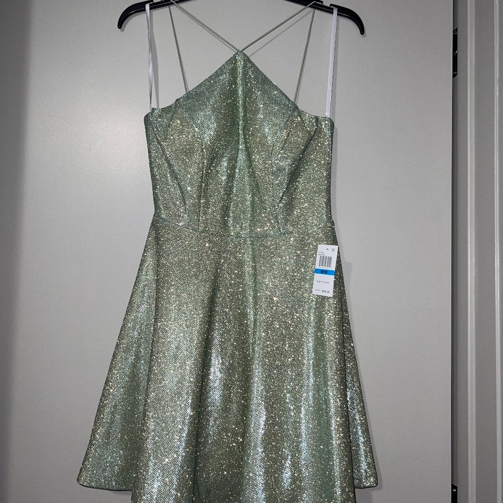 NEW Junior’s Glitter-Knit mini Dress 👗 in size 9/10 US